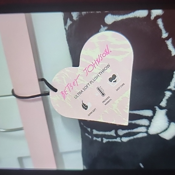 NWT BETSEY JOHNSON SKELTON HEART HANDS THROW THROW/ 2025 RELEASE 💀🖤☠️🖤 - Picture 6 of 8